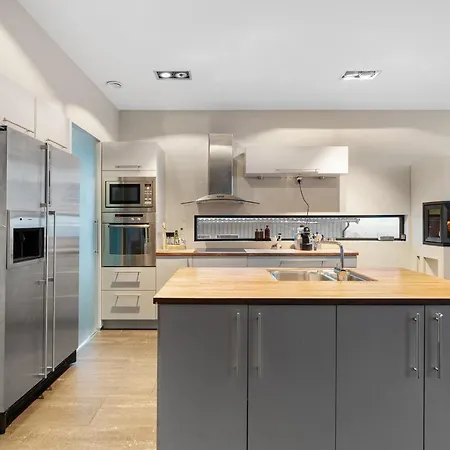 Oceanfront Penthouse Duplex Wamazing View!