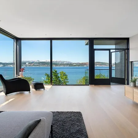 Oceanfront Penthouse Duplex Wamazing View!