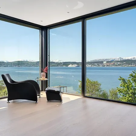 Oceanfront Penthouse Duplex Wamazing View! Tromso